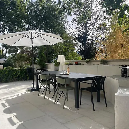 Cote Cour &cote Jardin Vallon-Pont-dʼArc
